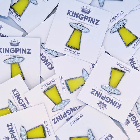 UFO Lapel Pin - Yellow - Picture 2 of 4